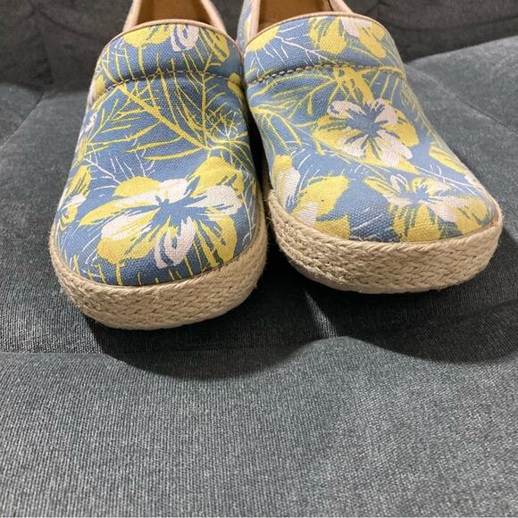 Dansko Victoria Tahiti tropical print canvas slip-on clogs size 39 beachy sturdy - Picture 8 of 10